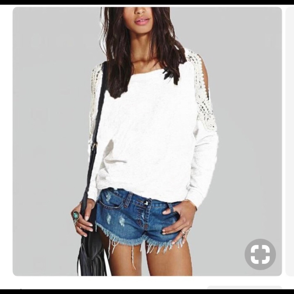 💕NEW! Crocheted cold shoulder top! 💕